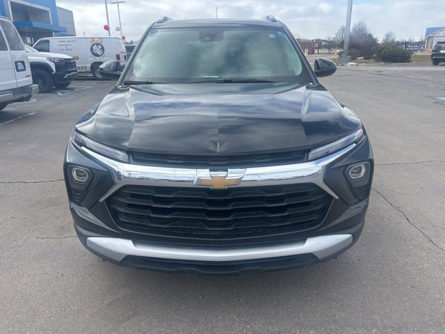 Used 2024 Chevrolet TrailBlazer LT image 2