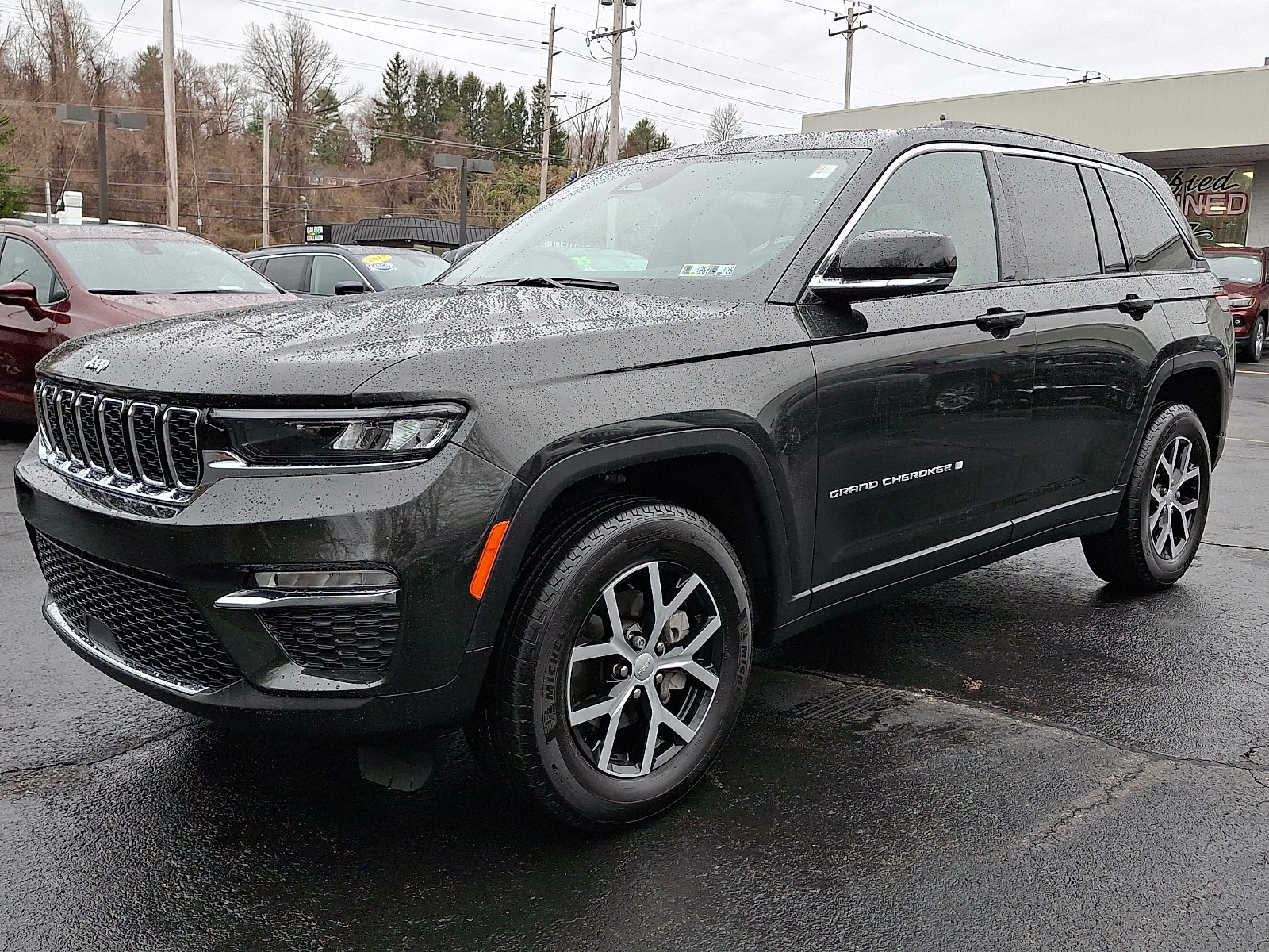 Used 2025 Jeep Grand Cherokee Limited image 3