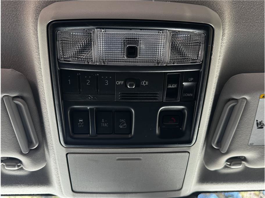 Used 2022 Toyota 4Runner SR5 Premium w/ Moonroof Package AWD/4WD image 29