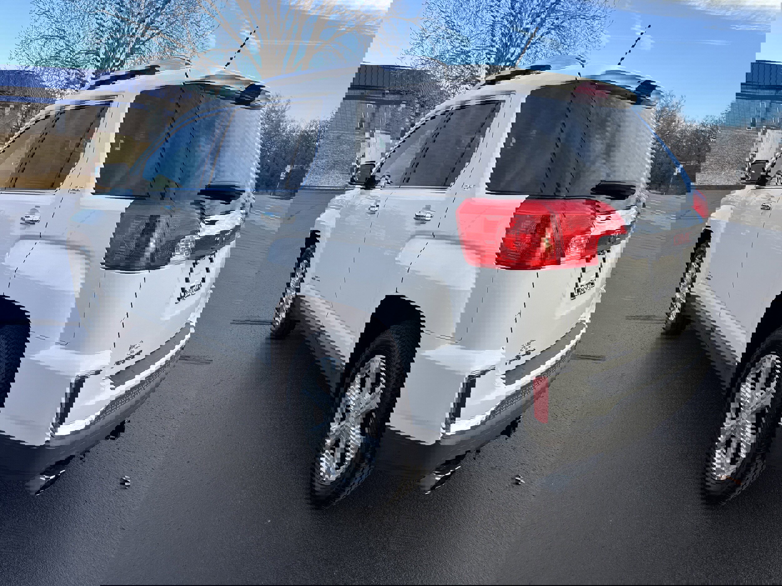 Used 2017 GMC Terrain SLT image 3