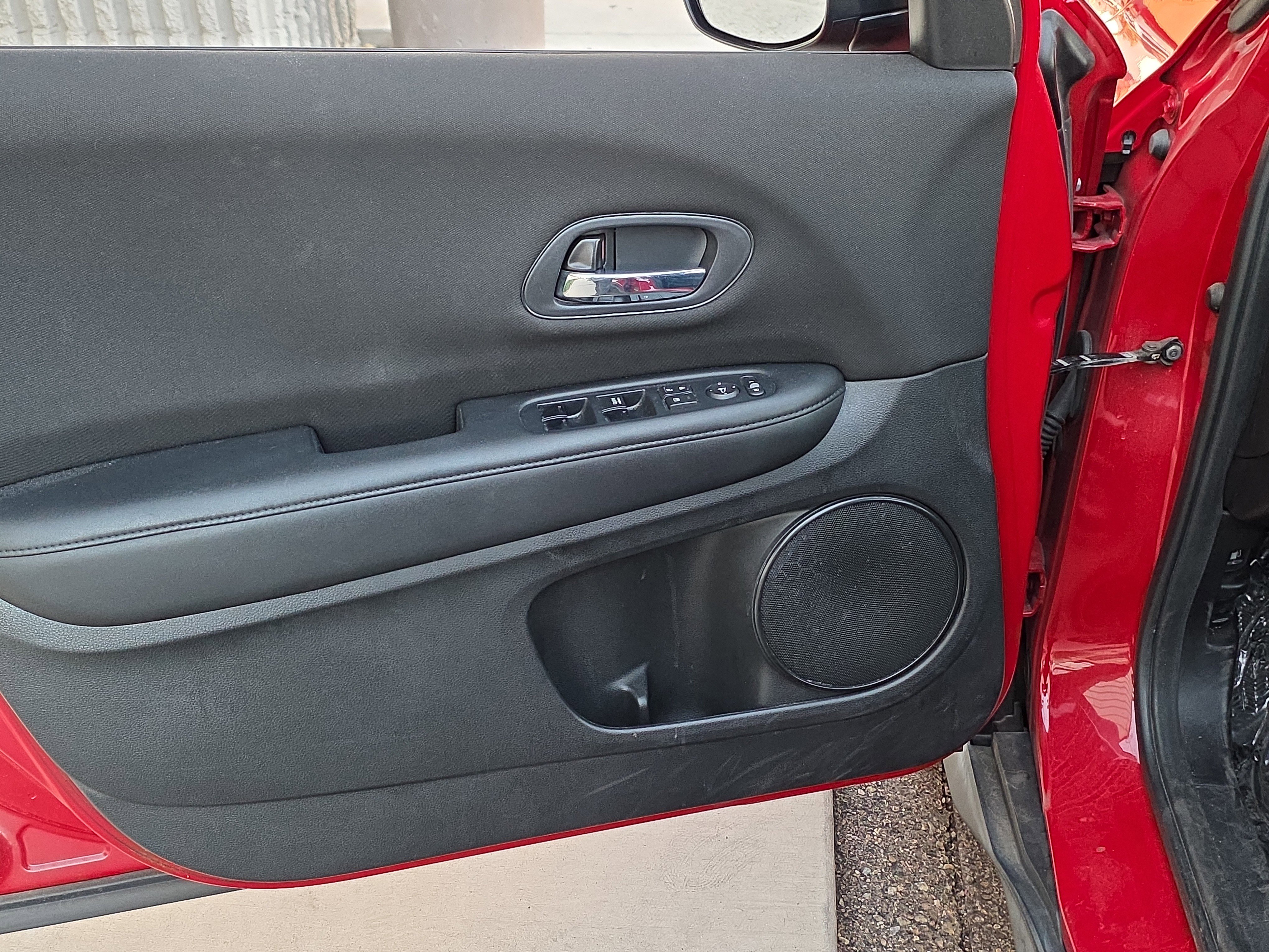 Used 2017 Honda HR-V LX image 10