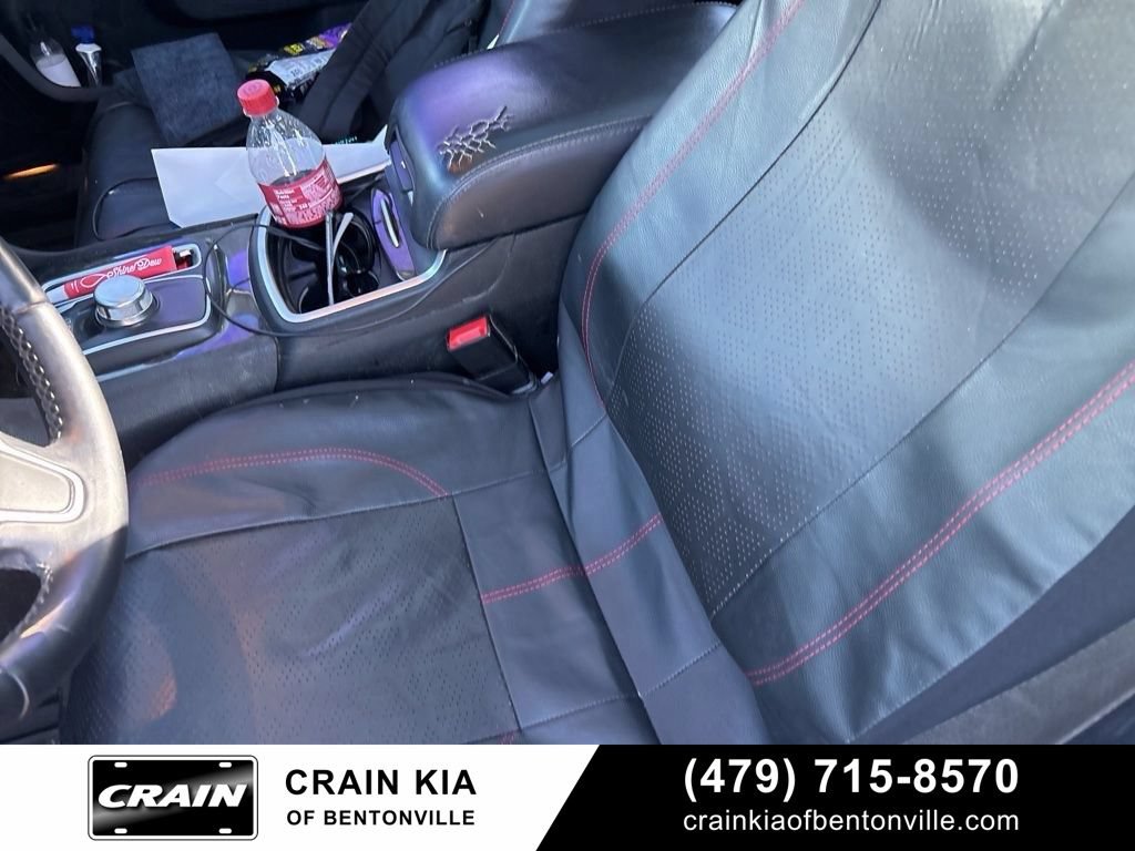 Used 2017 Chrysler 300 C RWD image 17