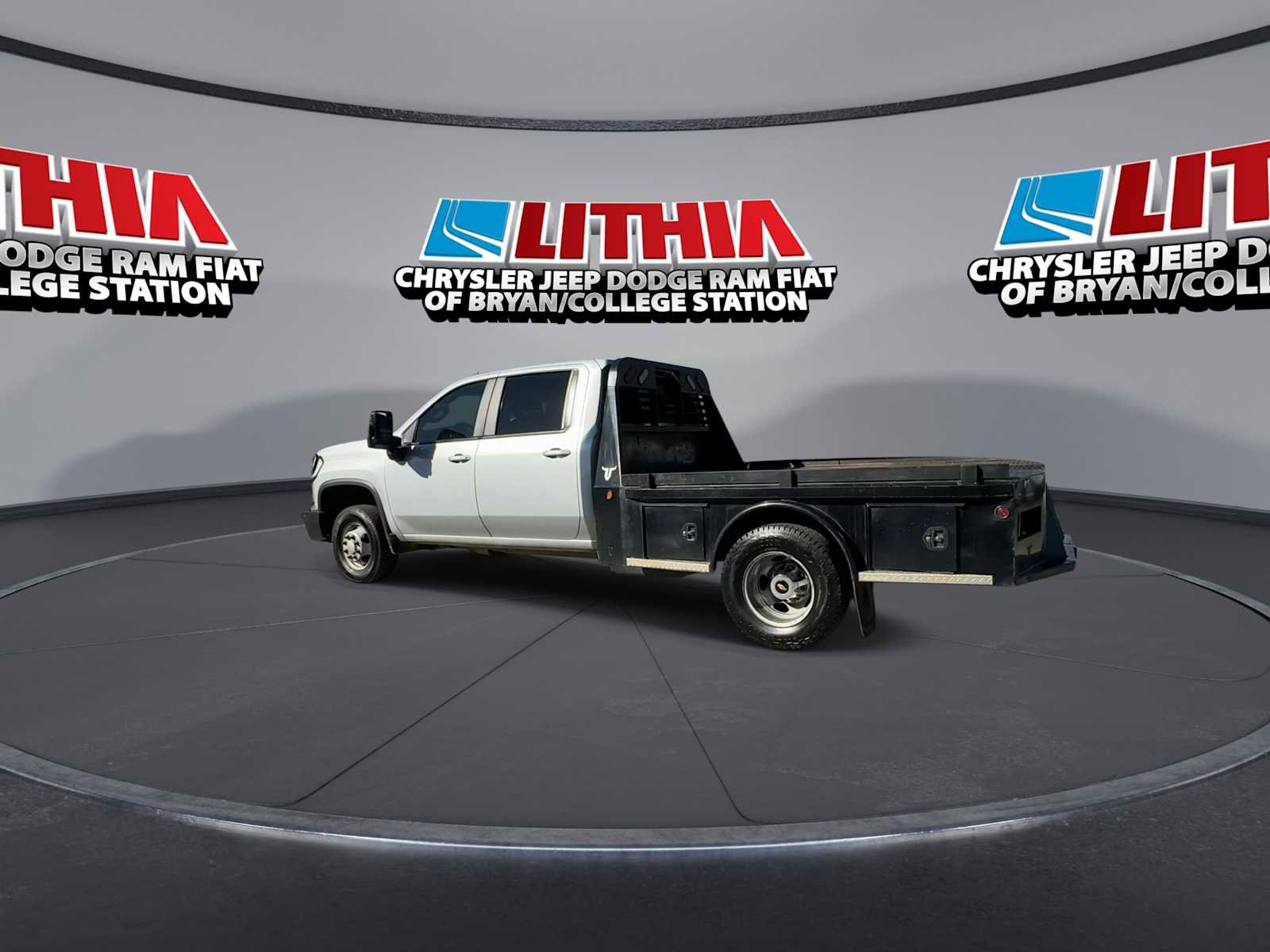 Used 2022 Chevrolet Silverado 3500 LT w/ Convenience Package image 6