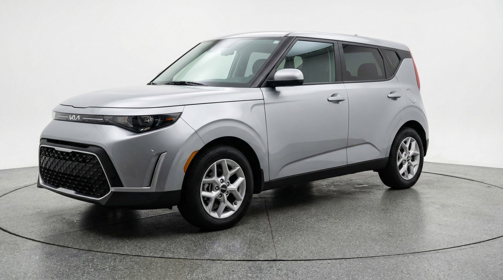 Used 2025 Kia Soul LX w/ LX Technology Package FWD image 3