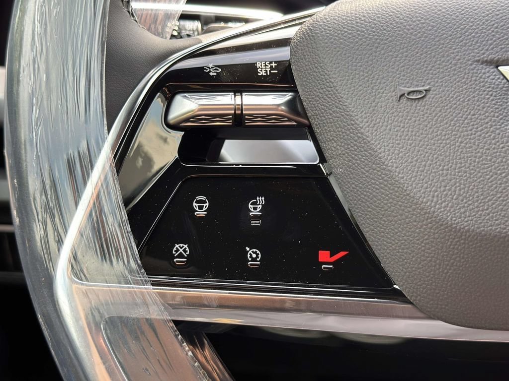 New 2027 Cadillac Vistiq Luxury w/ LPO, Floor Liner Package AWD/4WD image 15