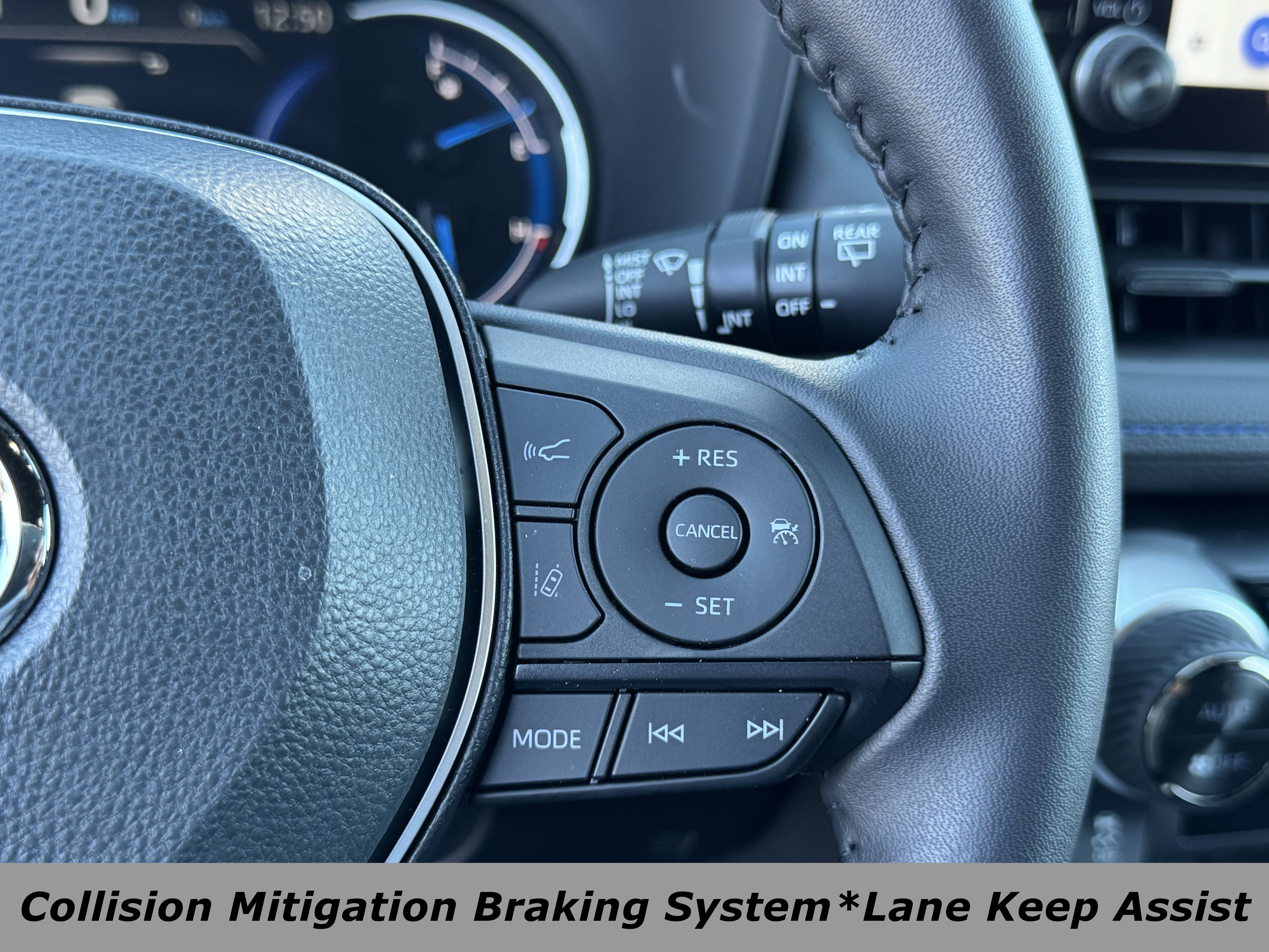 Used 2025 Toyota RAV4 SE image 5