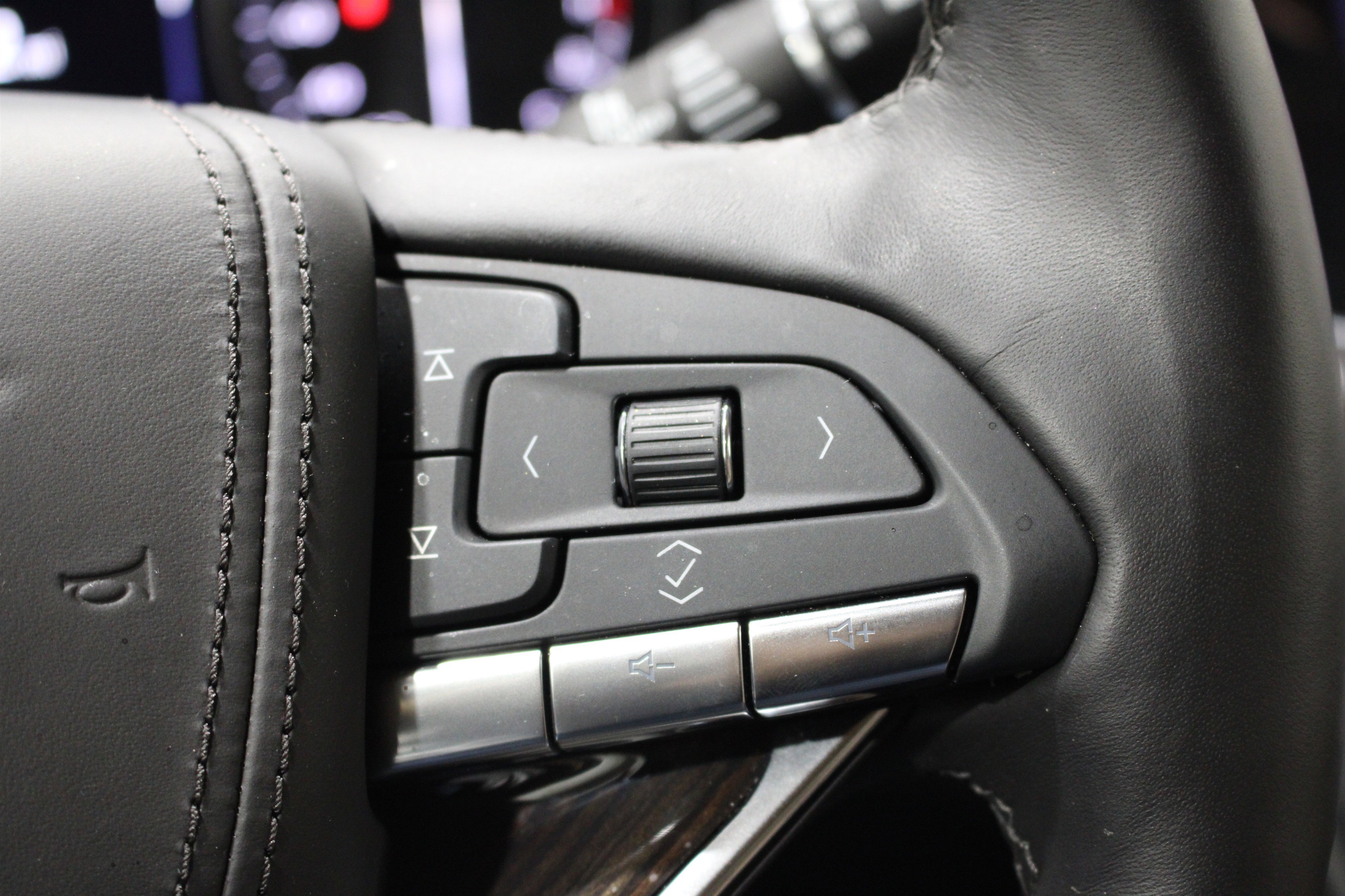 Certified 2025 Cadillac XT6 Premium Luxury w/ Platinum Package image 15