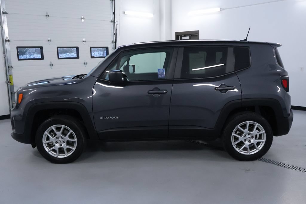 Used 2023 Jeep Renegade Latitude AWD/4WD image 4