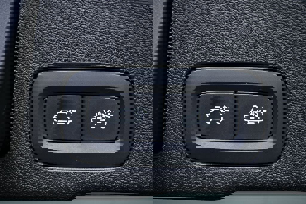 Certified 2023 Volvo XC60 B5 Plus w/ Climate Package image 32