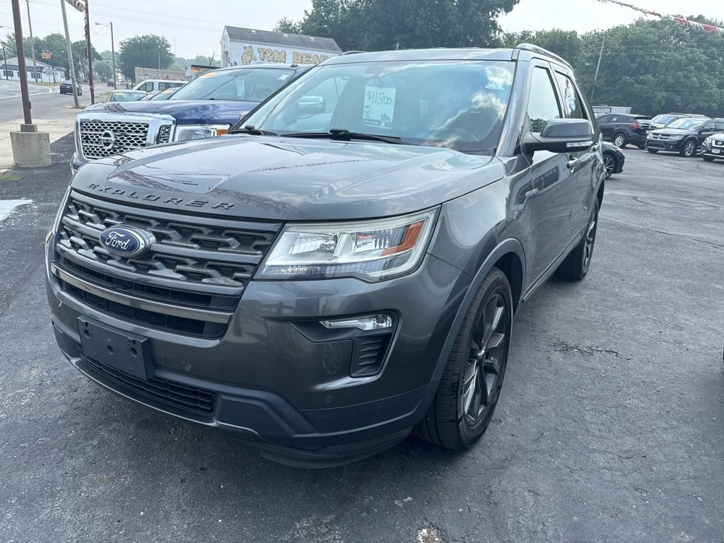 Used 2018 Ford Explorer XLT w/ Equipment Group 202A AWD/4WD image 3