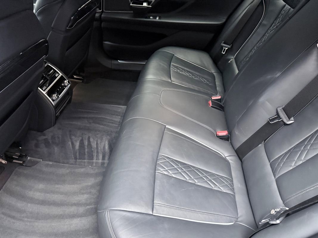 Used 2019 BMW 750i xDrive w/ M Sport Package image 13