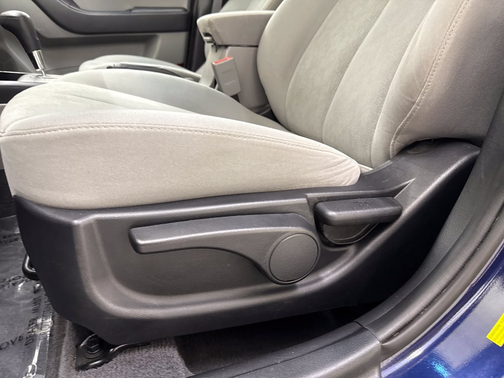 Used 2010 Hyundai Elantra GLS FWD image 13