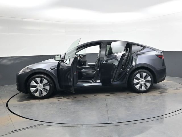 Used 2024 Tesla Model Y Long Range image 36