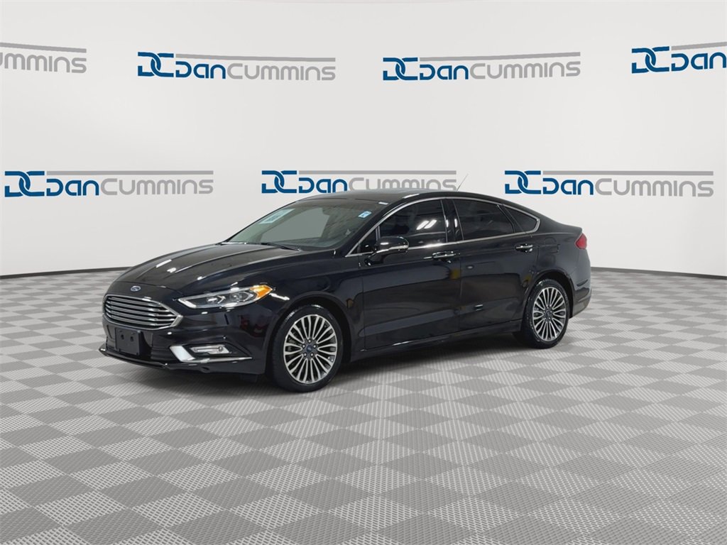 Used 2017 Ford Fusion SE w/ Fusion SE Technology Package image 4