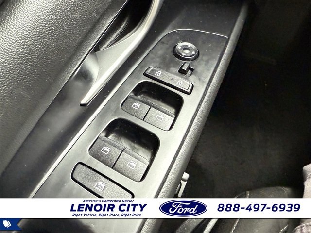 Used 2023 Hyundai Elantra SEL w/ Convenience Package image 18
