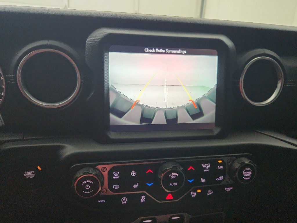 Used 2018 Jeep Wrangler Unlimited Sahara AWD/4WD image 27
