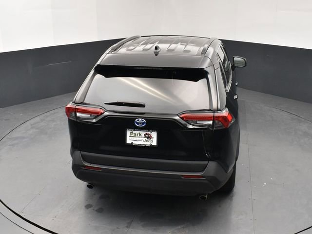 Used 2021 Toyota RAV4 LE AWD/4WD image 17