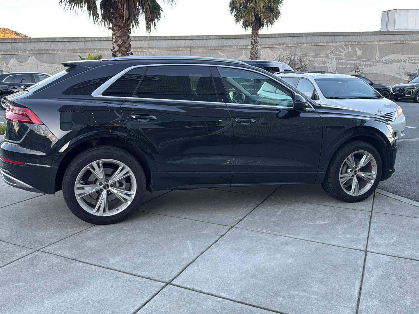 Used 2023 Audi Q8 Premium image 5