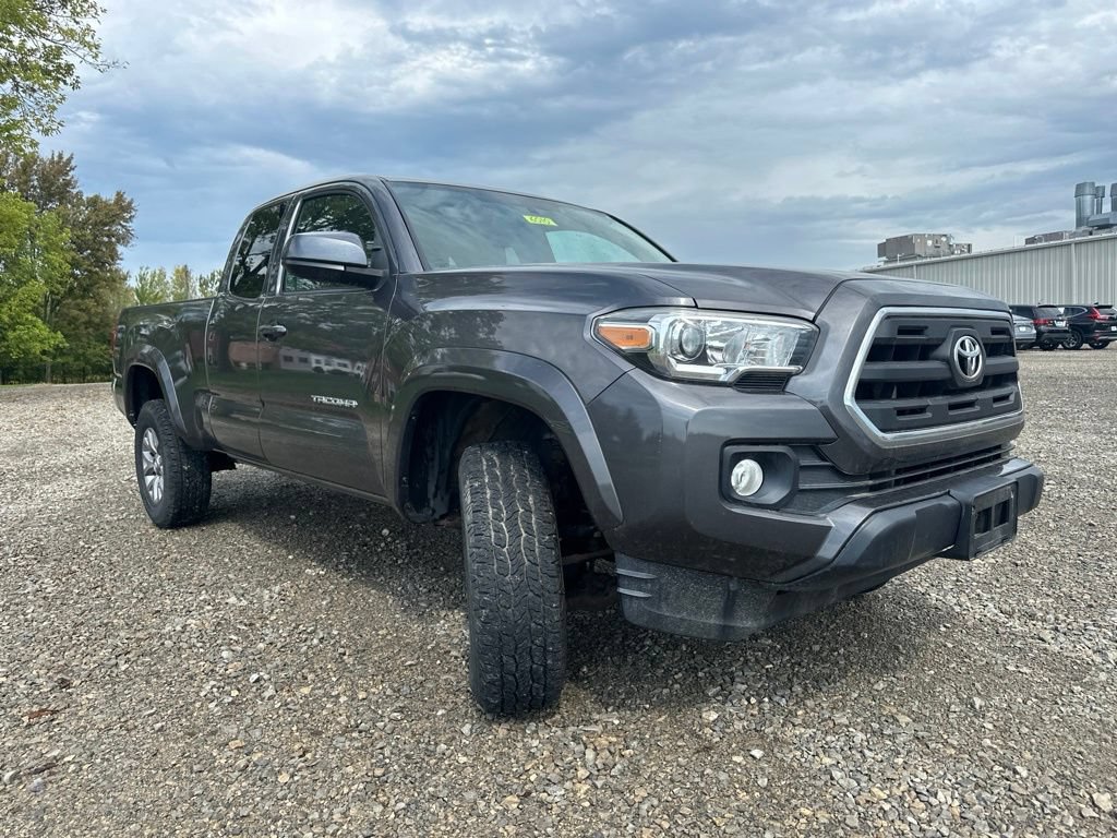 Used 2016 Toyota Tacoma SR5 AWD/4WD image 13