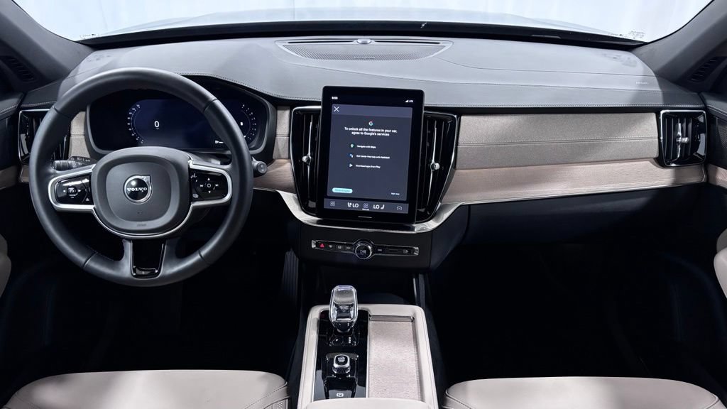 Certified 2026 Volvo XC90 B6 Plus AWD/4WD image 2