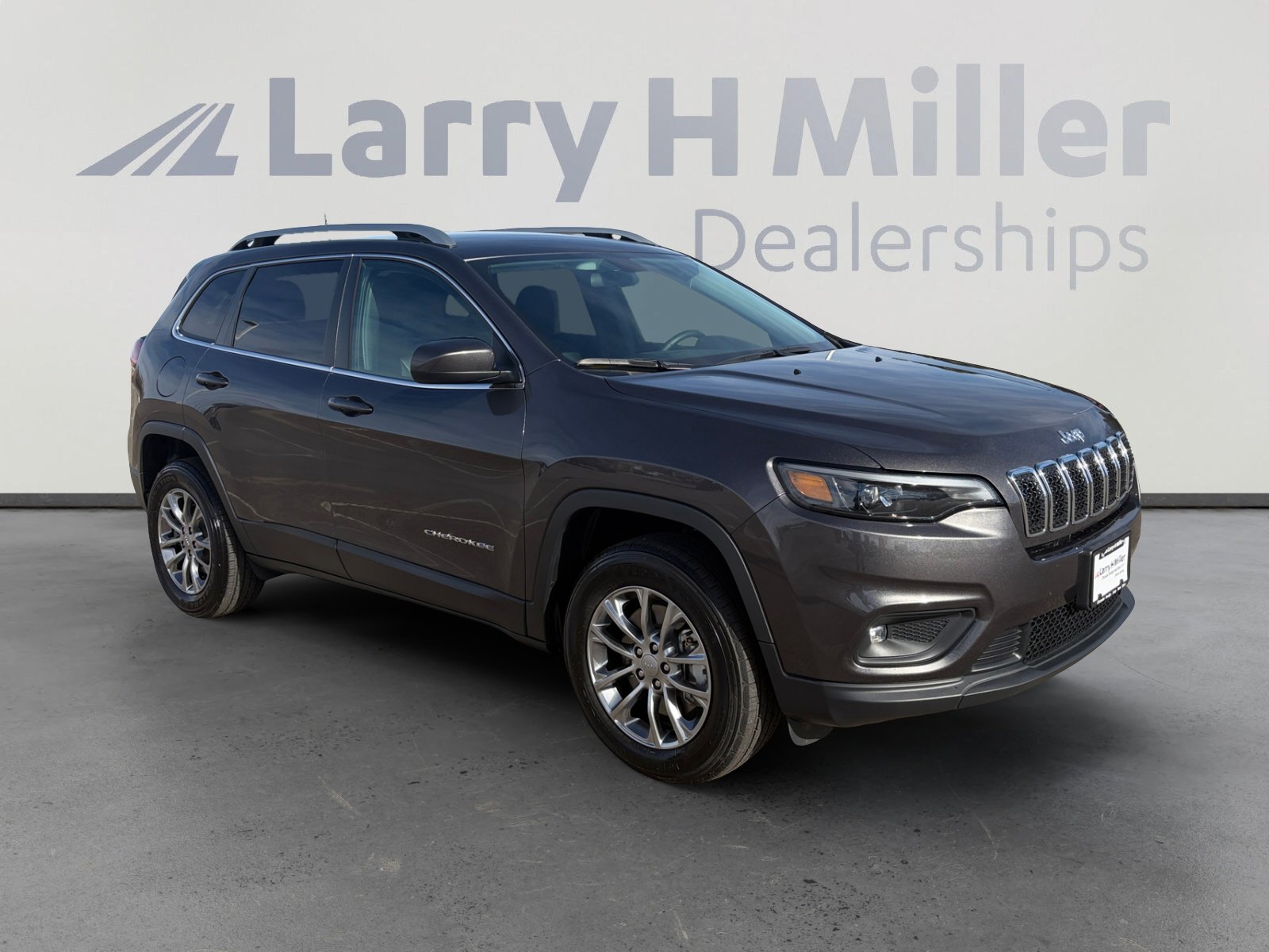 Used 2019 Jeep Cherokee Latitude Plus w/ Cold Weather Group image 8