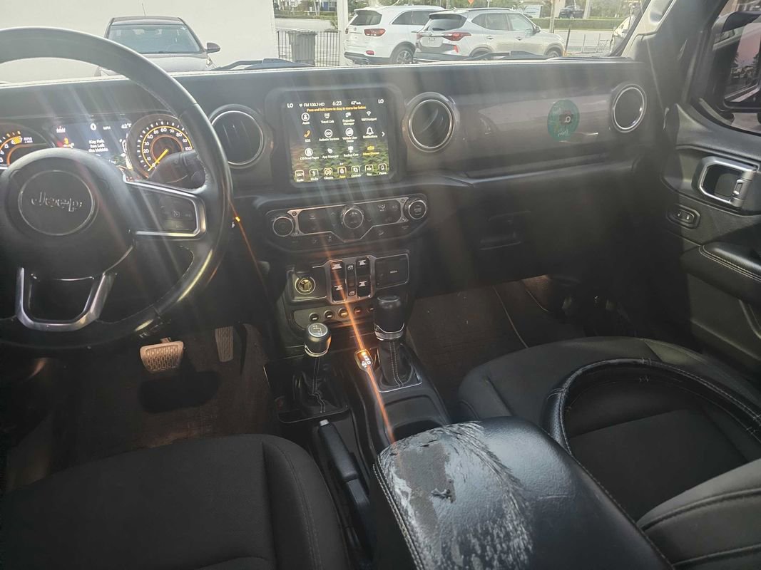 Used 2018 Jeep Wrangler Unlimited Sahara image 10