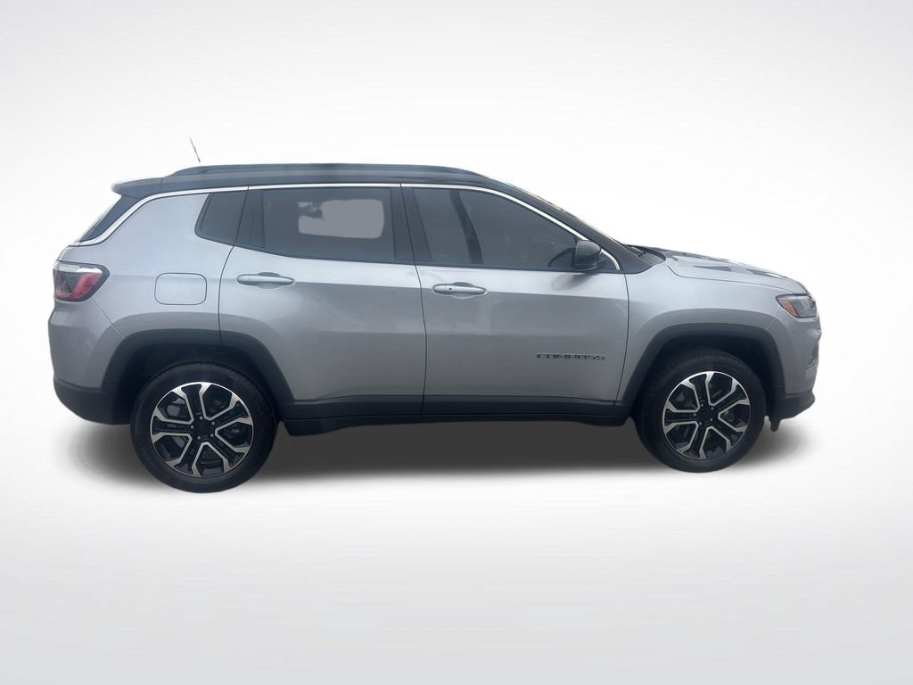Used 2023 Jeep Compass Limited w/ Sun and Sound Group AWD/4WD image 9