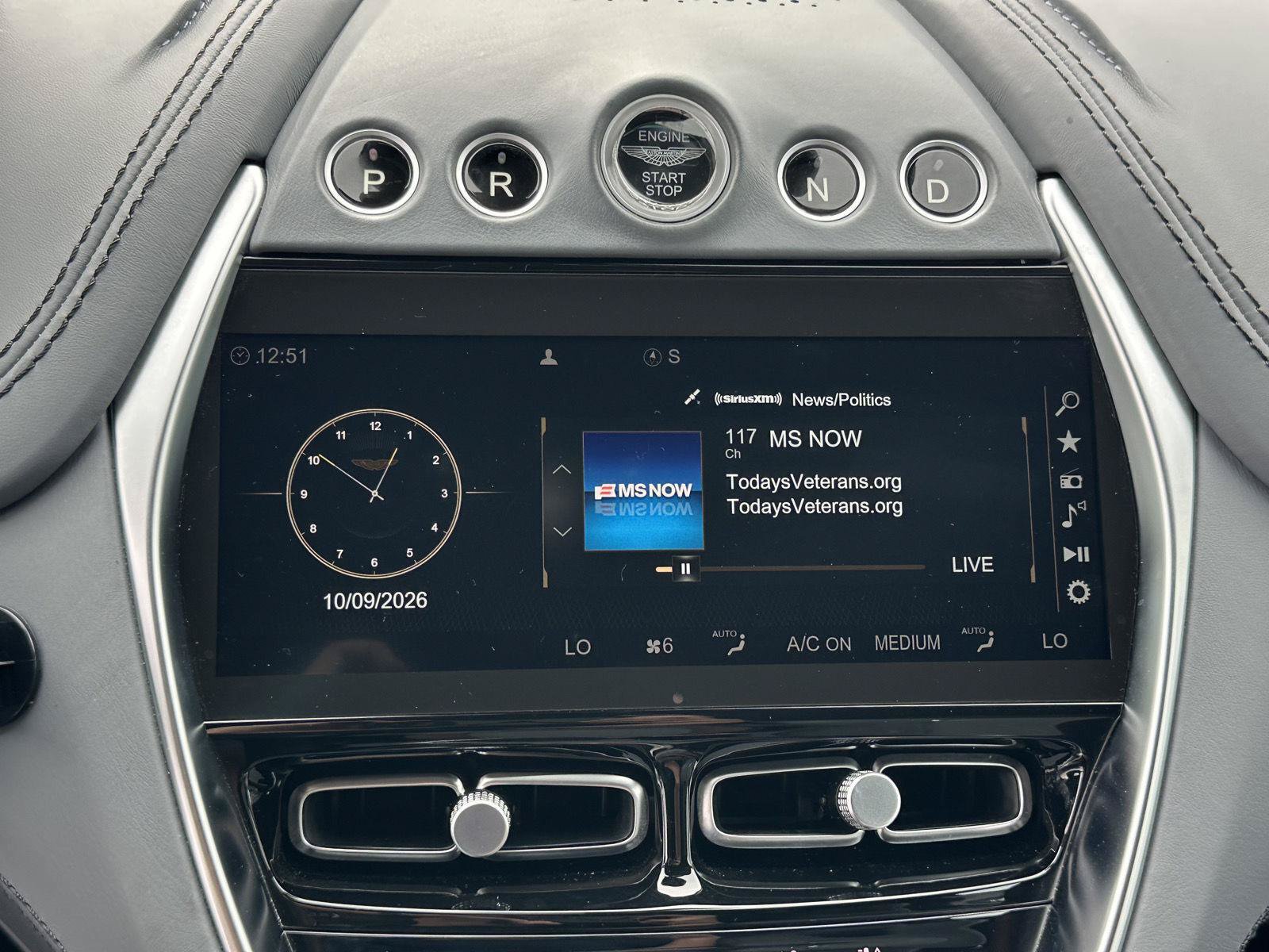 Used 2021 Aston Martin DBX AWD/4WD image 32