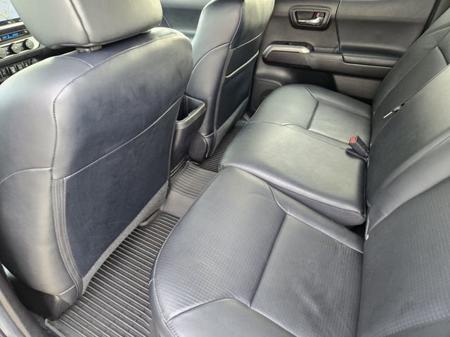 Used 2022 Toyota Tacoma Limited image 33
