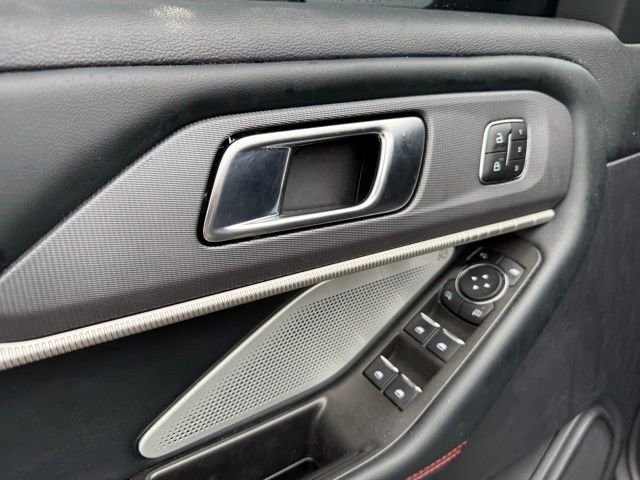 Used 2025 Ford Explorer ST RWD image 30