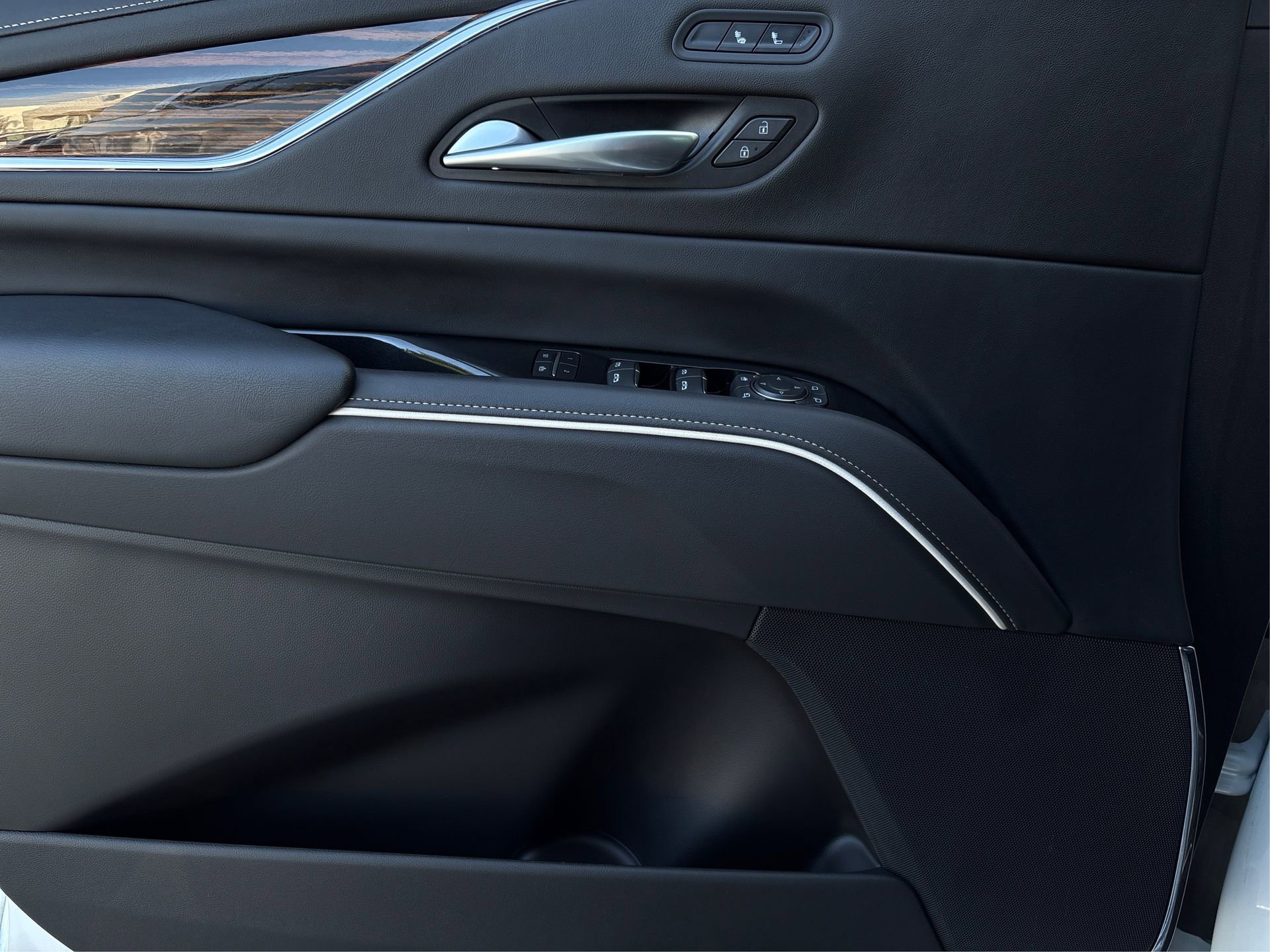 Certified 2024 Cadillac Escalade Luxury image 23