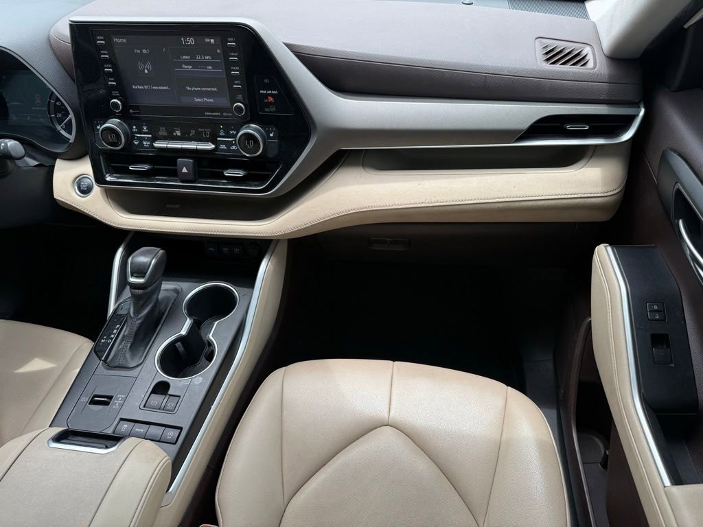 Used 2020 Toyota Highlander XLE FWD image 12