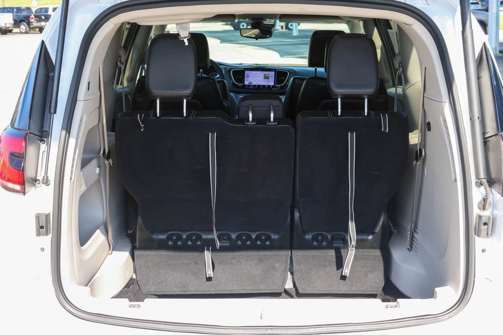 Used 2024 Chrysler Pacifica Touring-L FWD image 31