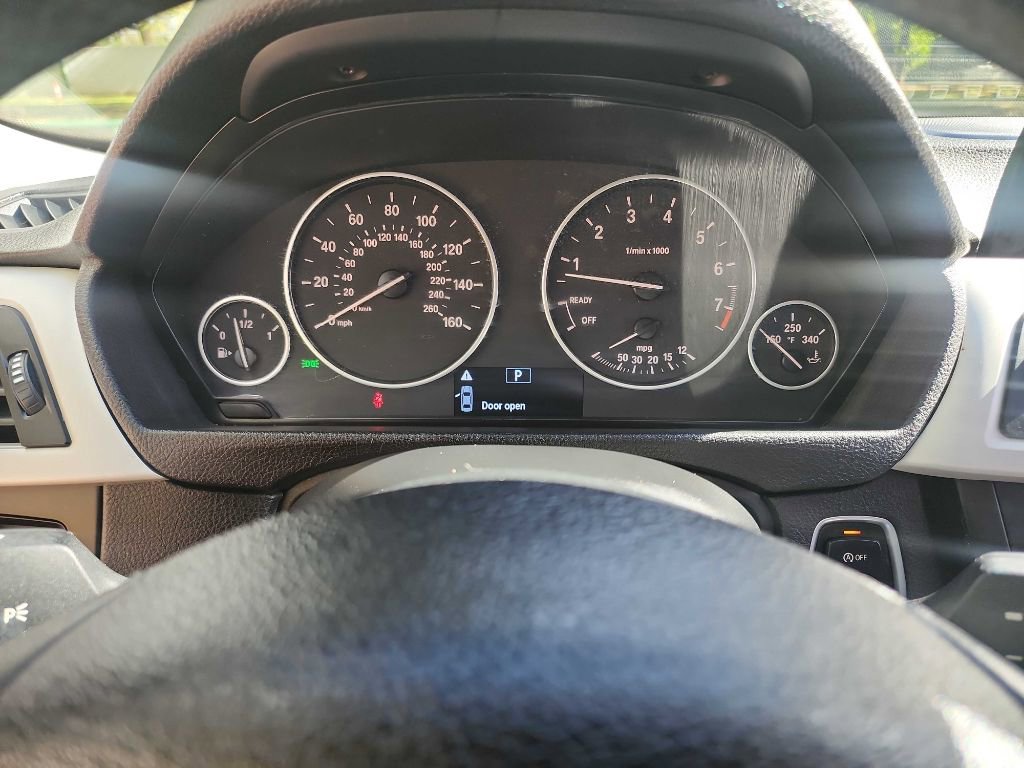 Used 2015 BMW 320i xDrive Sedan image 18