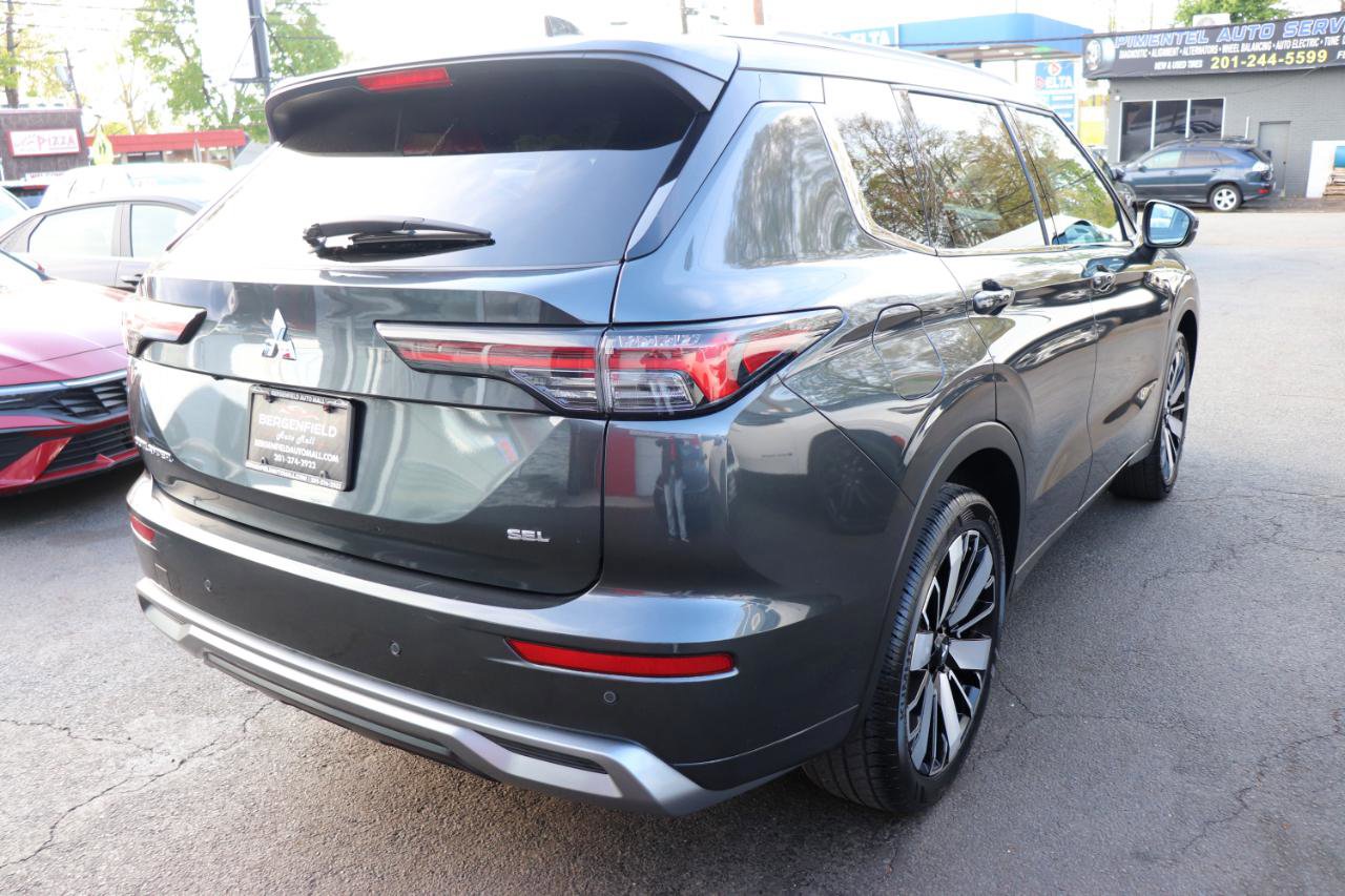 Used 2025 Mitsubishi Outlander SEL FWD image 5