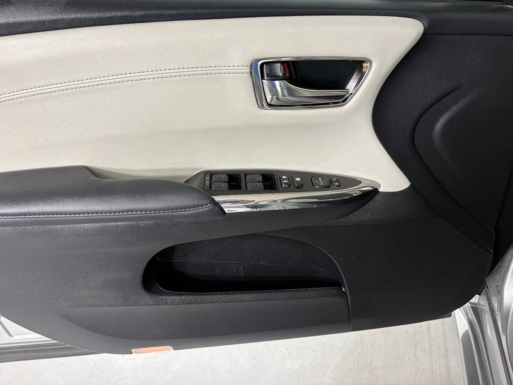 Used 2018 Toyota Avalon XLE w/ All Weather Liner Package FWD image 18