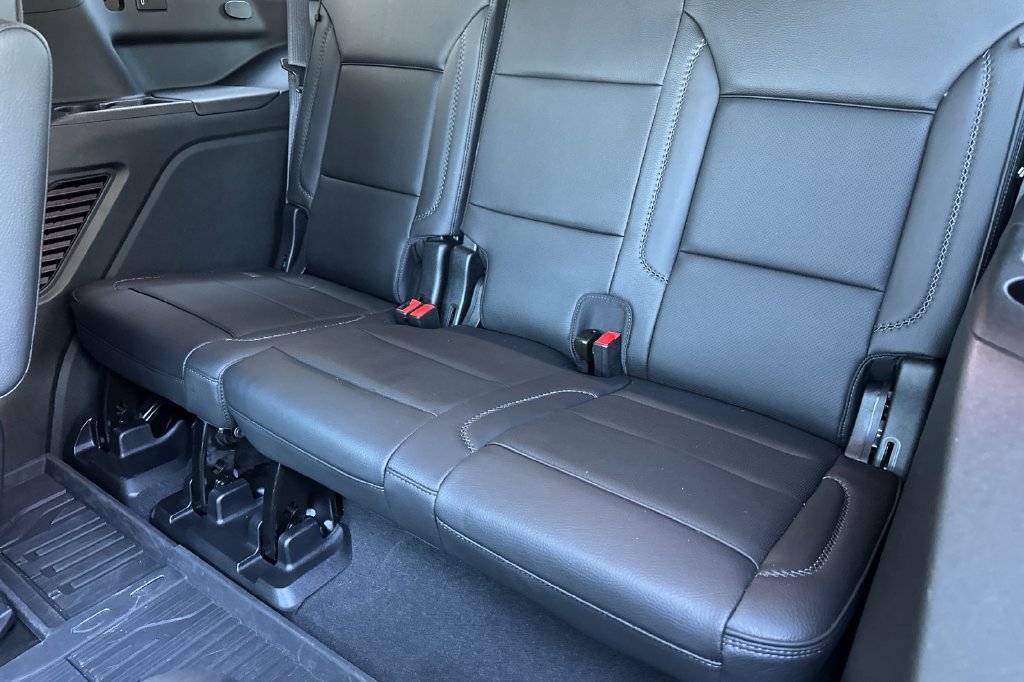 Used 2024 GMC Yukon Denali w/ Advanced Technology Package AWD/4WD image 21