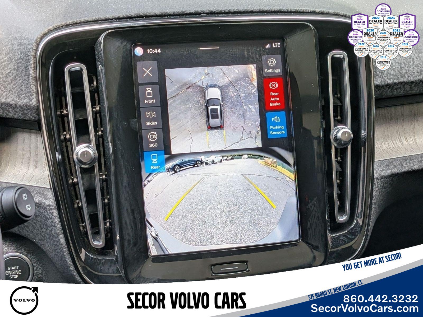 Used 2024 Volvo XC40 B5 Plus w/ Protection Package Premier AWD/4WD image 25
