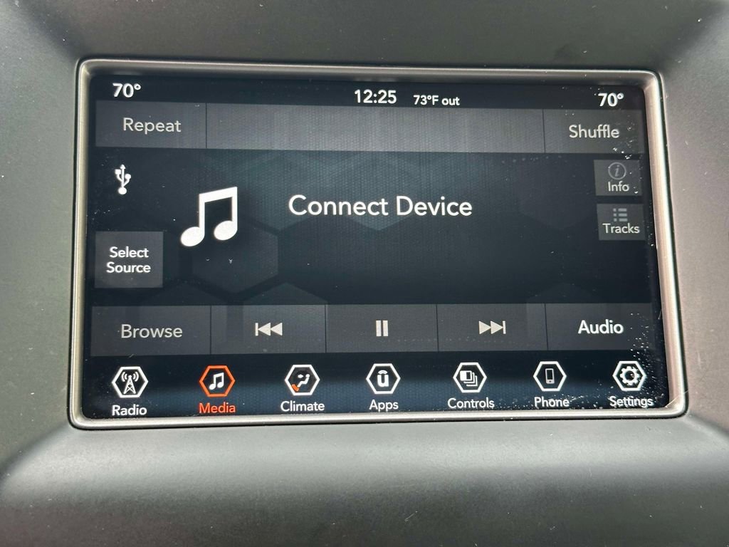 Used 2021 Jeep Grand Cherokee Laredo AWD/4WD image 18