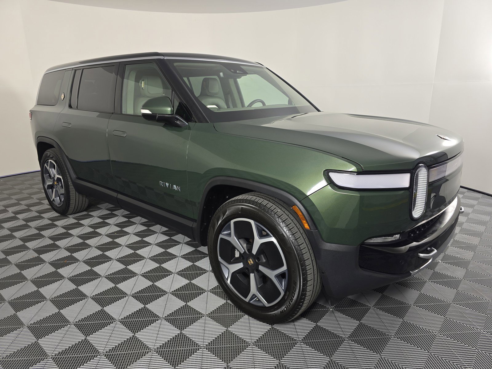 Used 2024 Rivian R1S Adventure AWD/4WD image 7