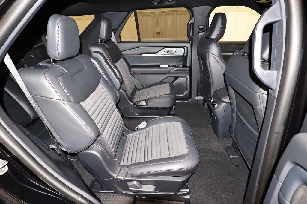 New 2026 Ford Explorer ST-Line w/ ST-Line Street Pack AWD/4WD image 17