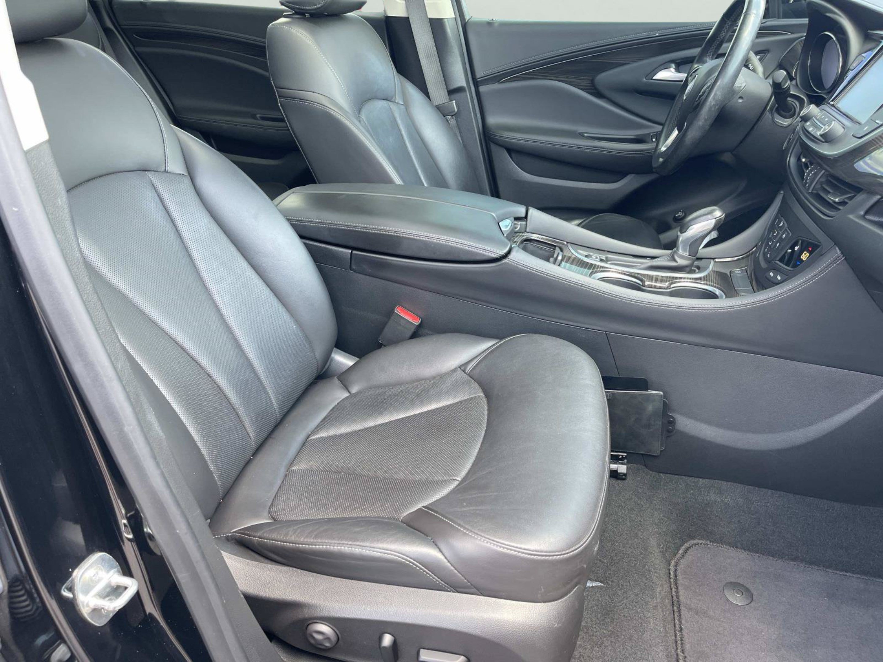 Used 2020 Buick Envision Essence FWD image 20