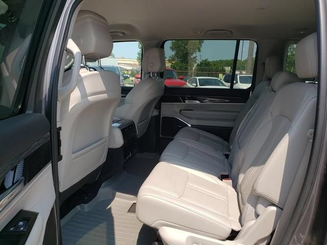 Used 2022 Jeep Wagoneer Series II AWD/4WD image 14