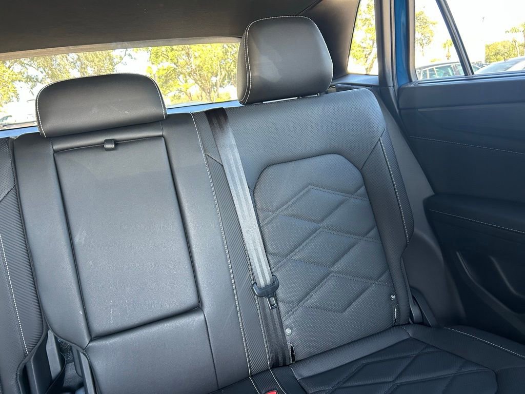 Used 2025 Volkswagen Atlas Cross Sport SE w/ Panoramic Sunroof Package image 14