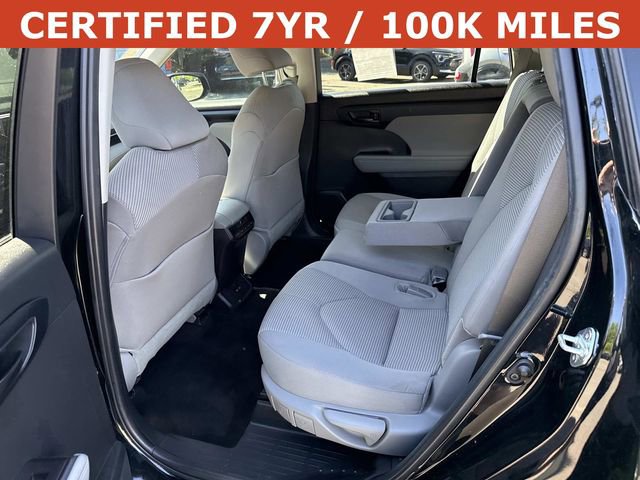 Used 2024 Toyota Highlander LE FWD image 16