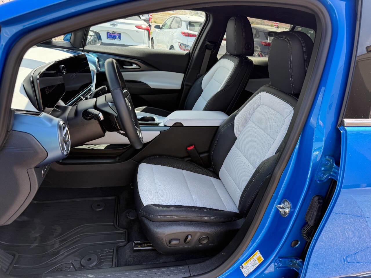 Used 2024 Chevrolet Equinox EV LT w/ LPO, All-Weather Mat Package image 4