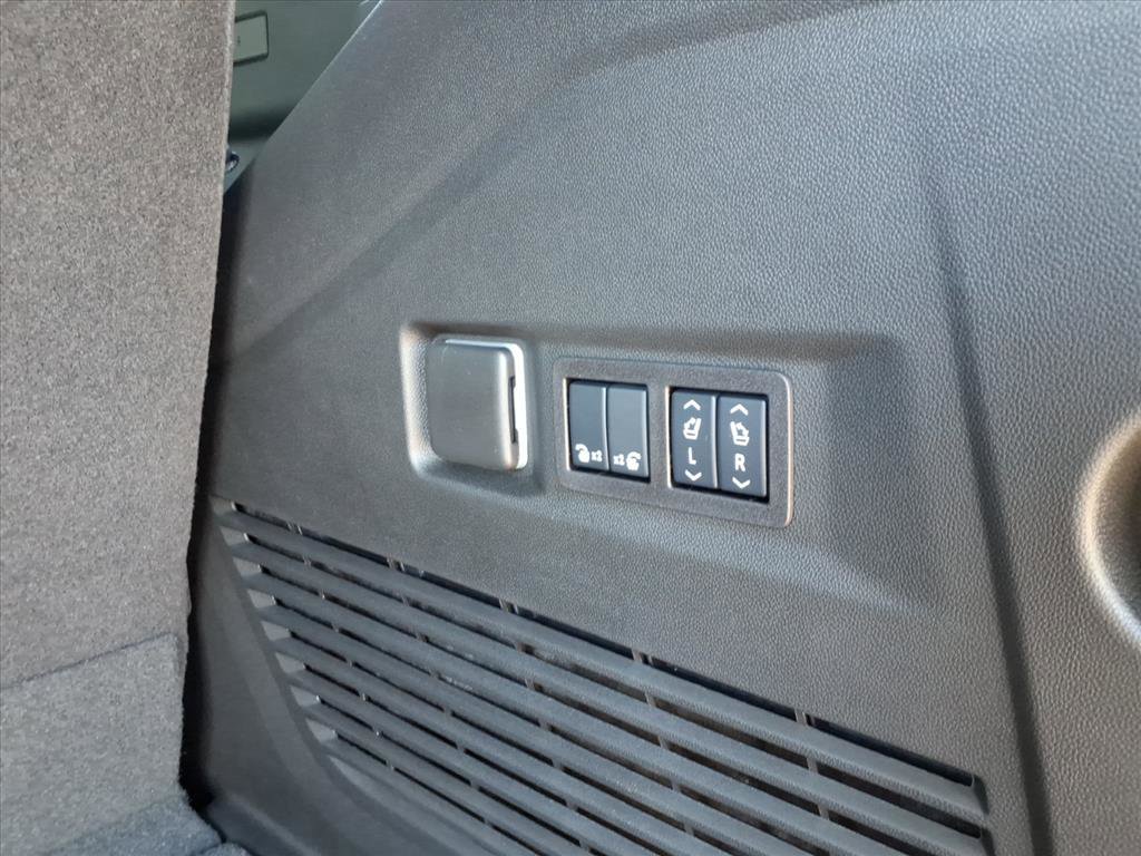 New 2026 GMC Yukon Denali w/ Sun & Power Step Package image 5