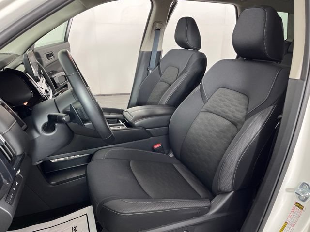 Used 2025 Nissan Pathfinder SV FWD image 20