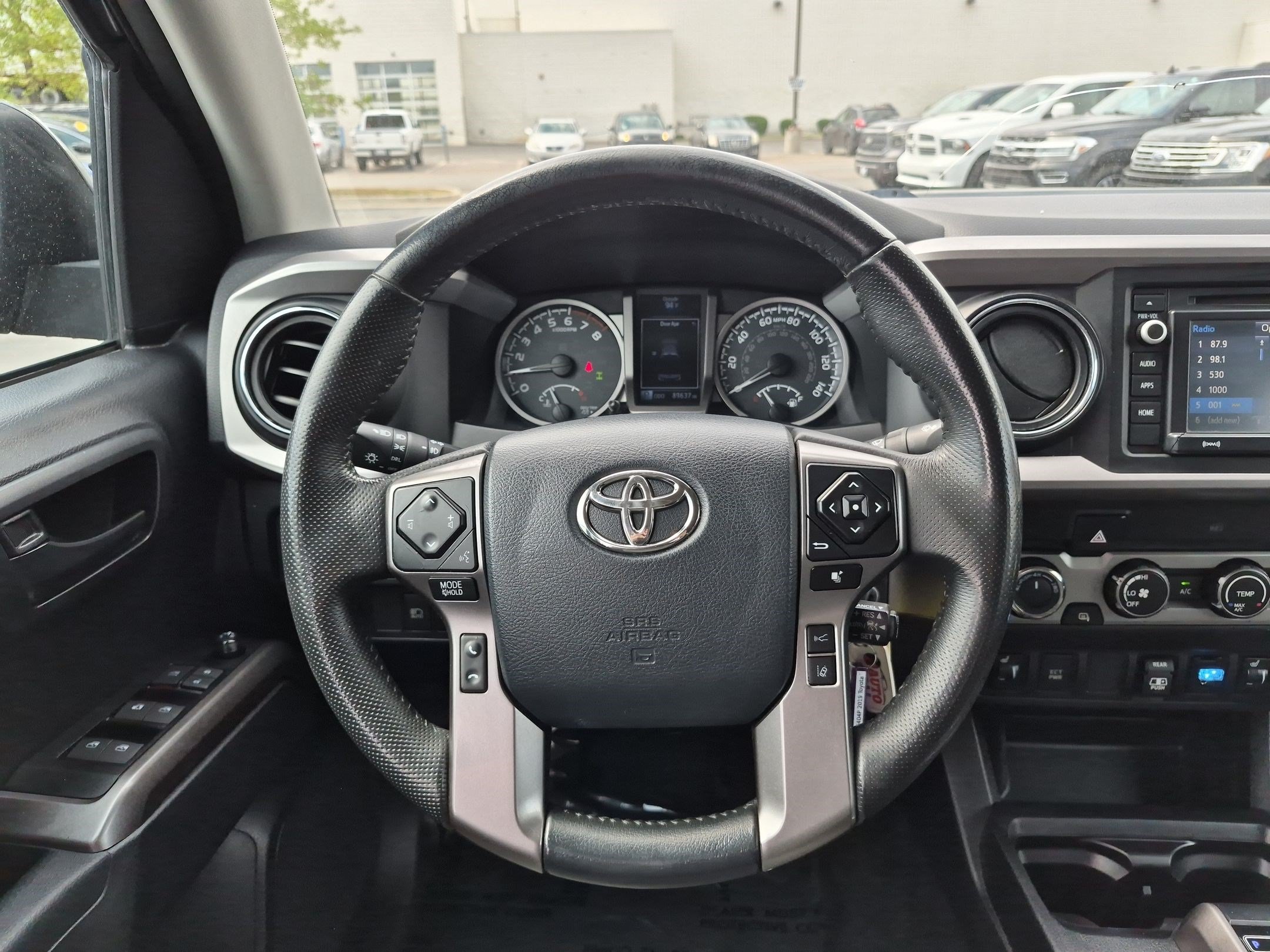 Used 2019 Toyota Tacoma SR5 AWD/4WD image 18