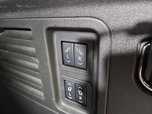 Used 2025 Buick Enclave Preferred w/ Power Package image 34